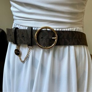 ✅ NEW “Michael Kors” Women's Buckle Logo Charm with Charm Chain